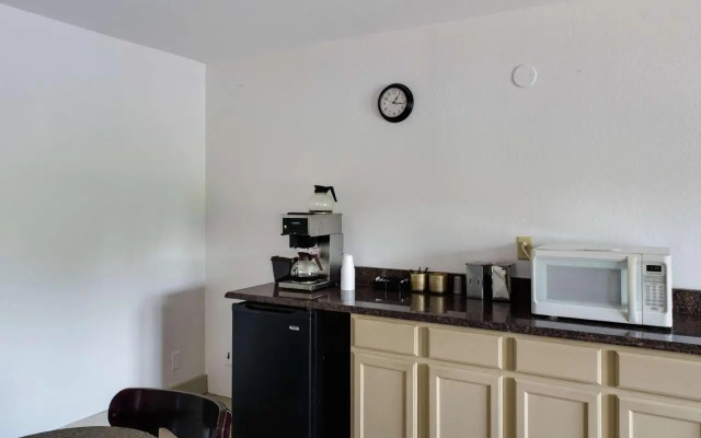 Howard Johnson Inn Monroe