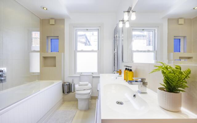 London House Sleeps 12 Free Parking Wifi