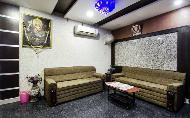 OYO 8618 Mourya Grand