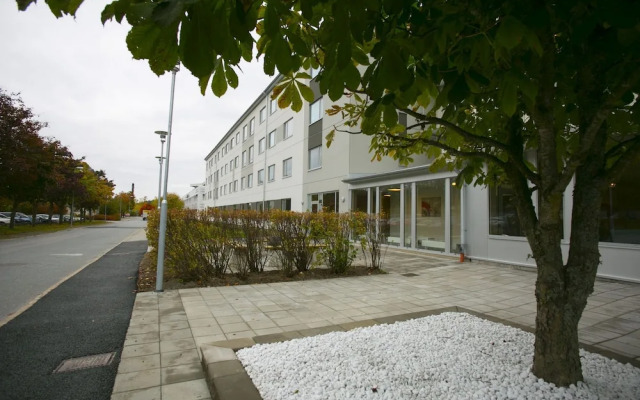 Part-Time Home Hotel Rotebro Station