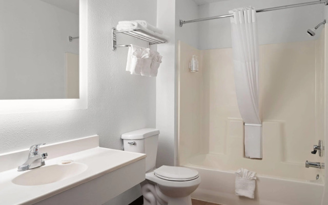 Days Inn by Wyndham Jamestown