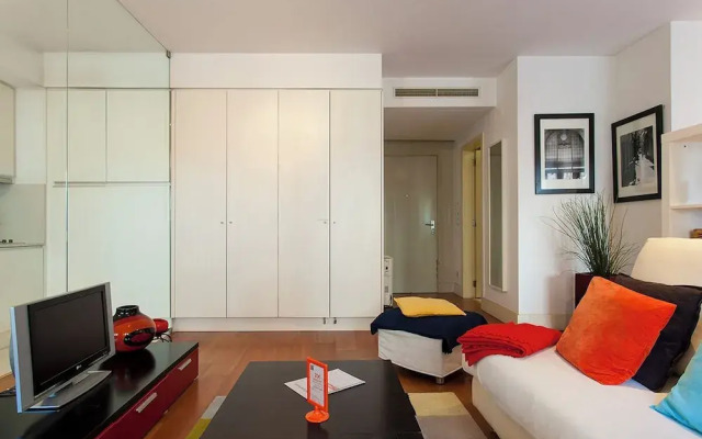 JOIVY Color-block studio w/workspace &free parking at the heart of Santa Catarina