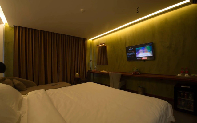 Almond Hotel Bassac River