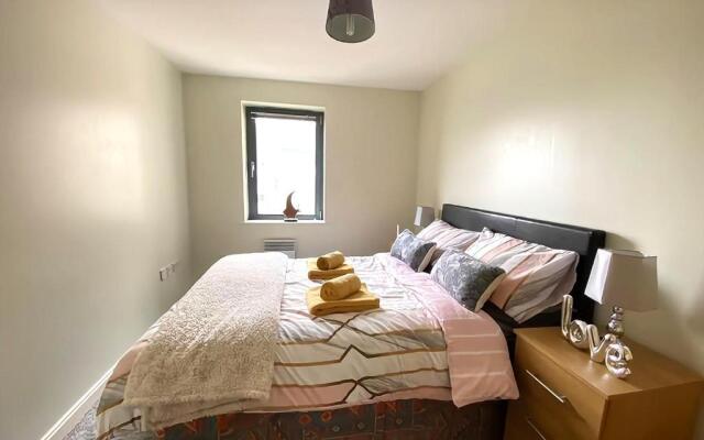 Lovely 2-Bedrooms Apartment Step to The Beach