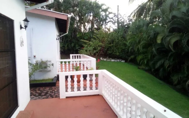Caye Manje Holiday Lodge