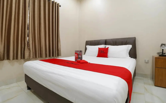 RedDoorz Syariah Plus near Dharmawangsa