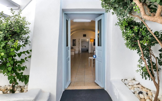 Blue Dolphins Apartments & Suites