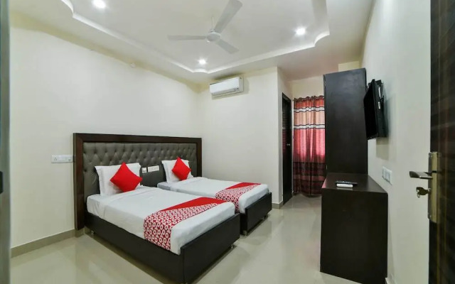 Crown Palace by OYO Rooms