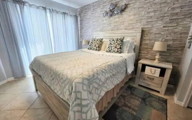 Multi-level Penthouse Deluxe - Sleeps 7 Pe112
