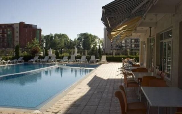 Sunny Apartment in a Complex with a Pool And Gym by Flаt Manаger