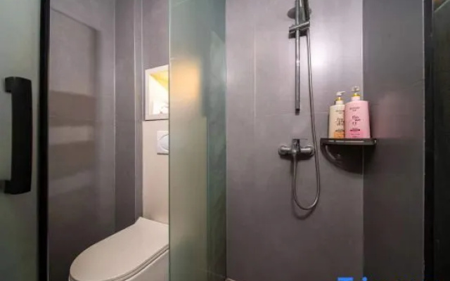 Xiangyang Youth Fengshang Hotel