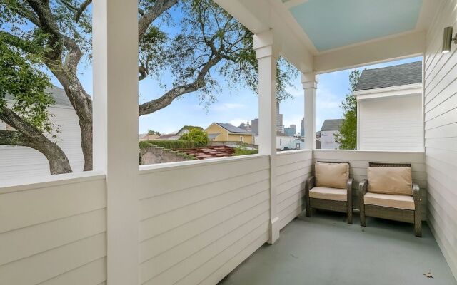 Residences Du Carondelet by Hosteeva