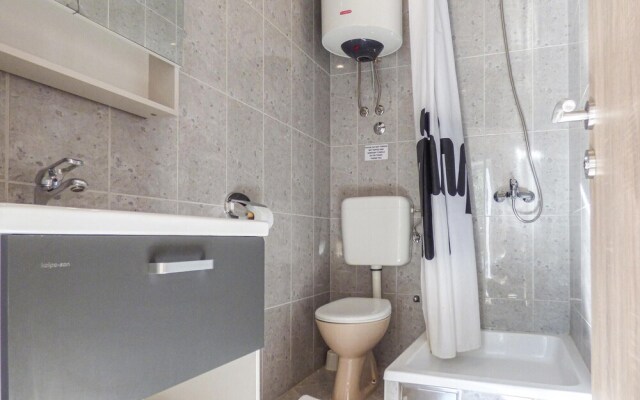 Amazing Home in Mimice With Wifi and 2 Bedrooms