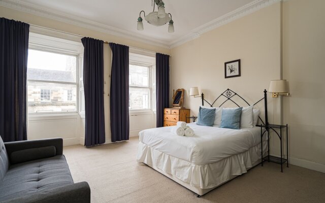 Spacious 3BR New Town Apartment