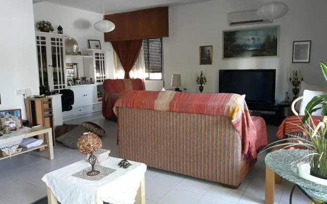 Shared Top 1St Floor Villa