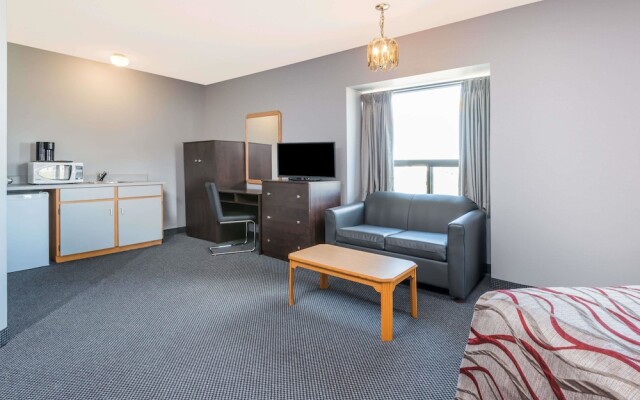 Super 8 Mt Hope Hamilton Intl Arpt ON