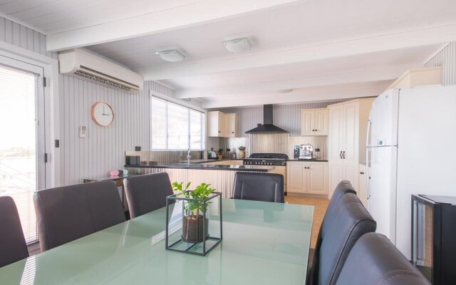 Bridport Holiday House