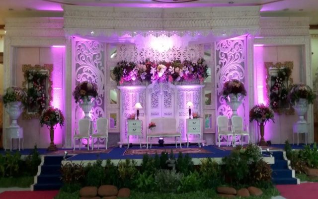 Yusro Hotel Restaurant & Convention