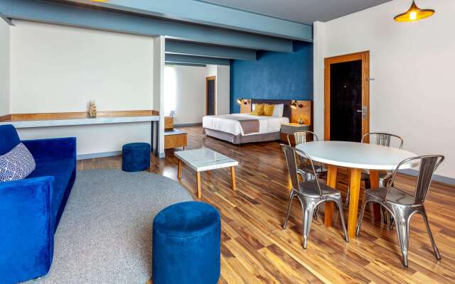 TRYP by Wyndham San Luis Potosi Hotel & Suites