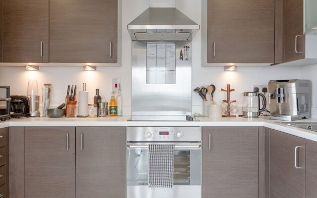Modern 1 Bedroom Apartment With Stunning London Views