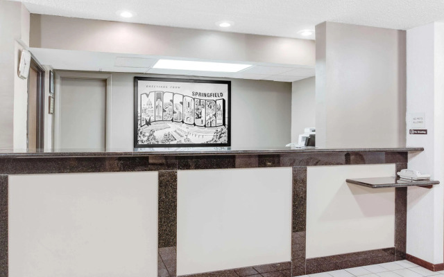 Super 8 by Wyndham Springfield/Battlefield