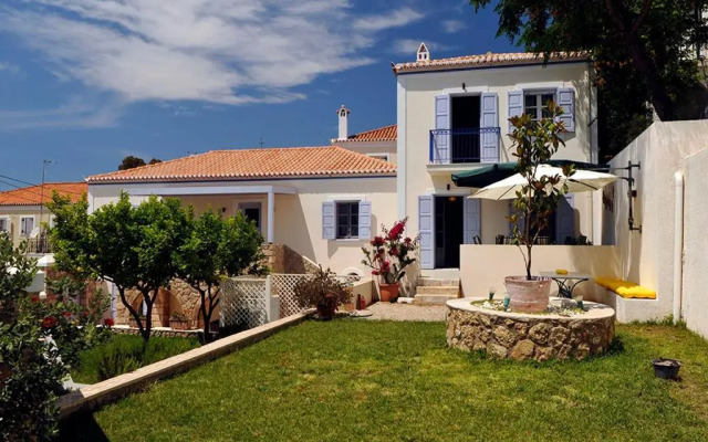 VILLA AELIA in Spetses - charm & convenience, 2min beach