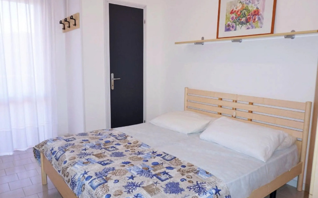 Belvilla by OYO Inviting Apartment With Pool