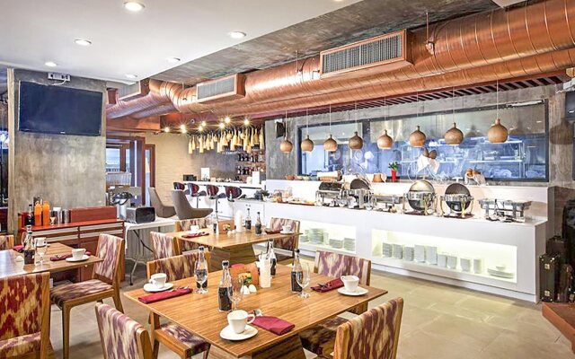 Omni Tower Syncate Suites