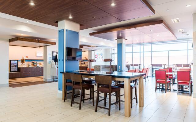 Holiday Inn Express & Suites Madison by IHG