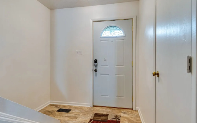 Lawrence Vacation Rental ~ 12 Mi to Indianapolis!