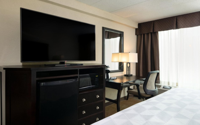 Holiday Inn Hotel & Suites Charleston West by IHG