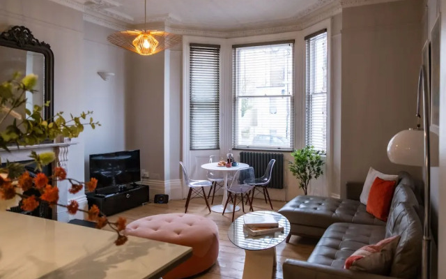 Gorgeous 2-bed Apartment With Patio