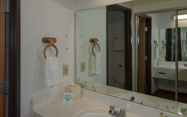 Chisholm Suite Hotel