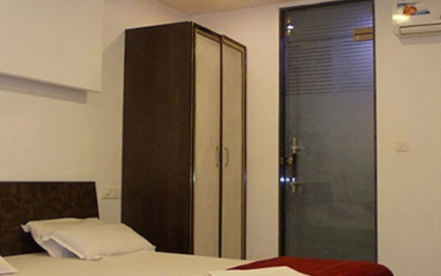 OYO 3181 near Parmarth Niketan