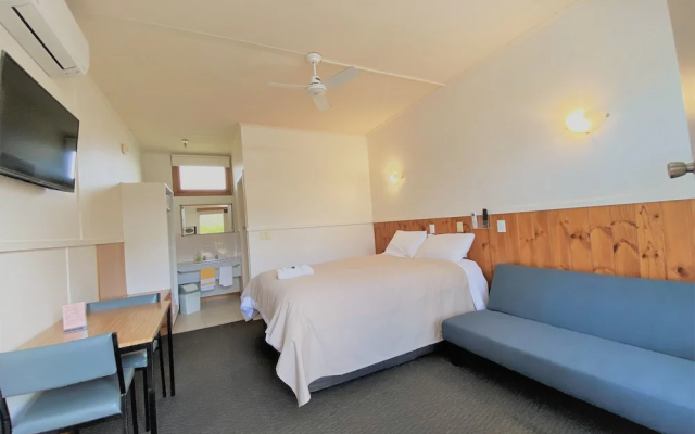 Terang Motor Inn