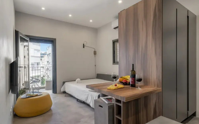 Sunny Studio Near the Beach by Sea N Rent