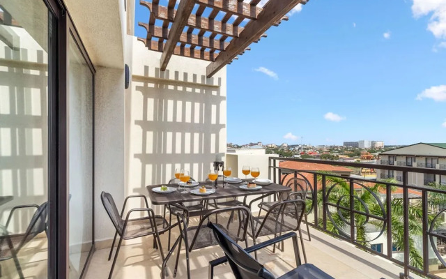 2BR 2BA Duplex w Amazing Views Pool Amenities