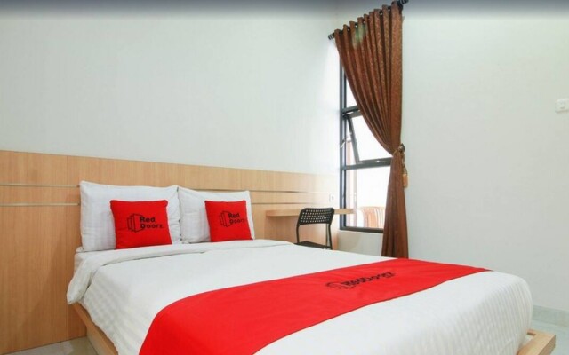 RedDoorz Syariah near Universitas Jenderal Soedirman