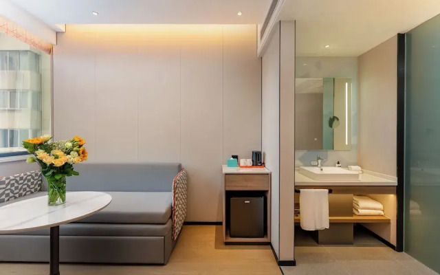 Holiday Inn Express Shanghai Jing'an Temple by IHG