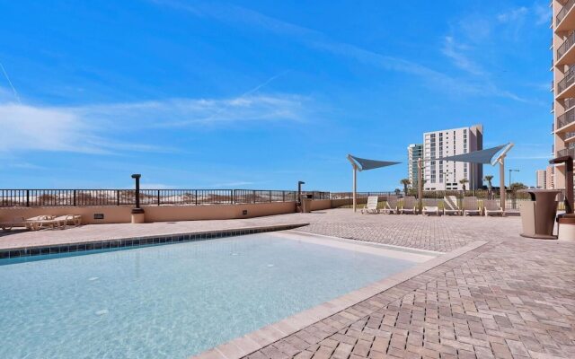 Beachfront Condo w/ View & Pool, Sleeps 8