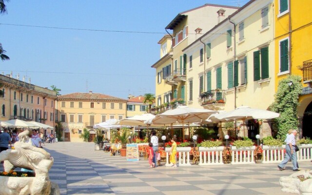 Holiday Home with Nicely Decorated Interior Near Lake Garda