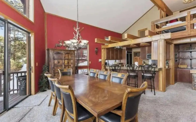 Charming Lakeside Retreat