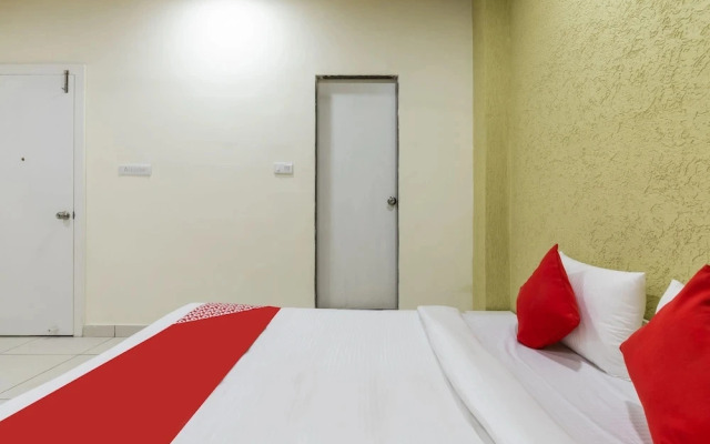 Savoy Suites by OYO Rooms