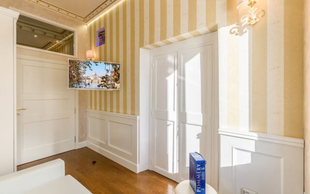 Rental In Rome Piazza Venezia View Luxury Apartment B