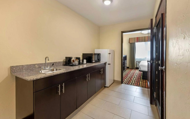 Best Western Greentree Inn & Suites