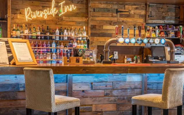 Riverside Inn
