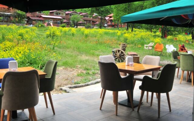 Dilek Suit & Cafe