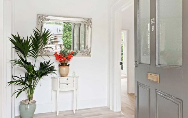 Refined, Light 1 Bed Apt w Balcony in Brixton