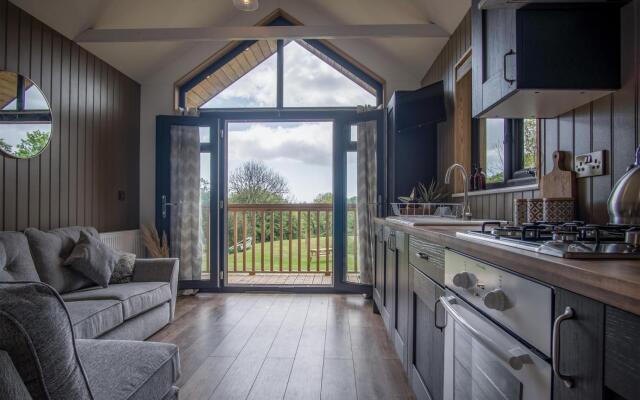 Cabin In The Woods - 1 Bed - Kilgetty