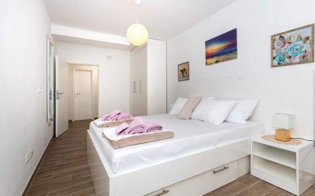 Stunning Apartment in Komarna With Wifi and 3 Bedrooms